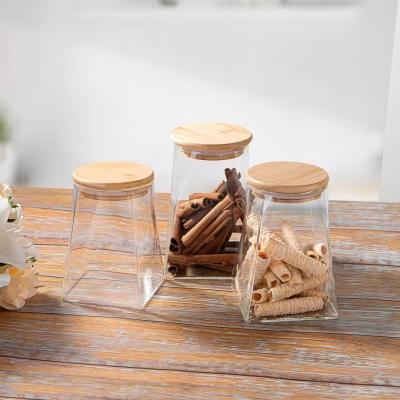 Frasco Vidrio Piramide Mediano Tapa Bambu